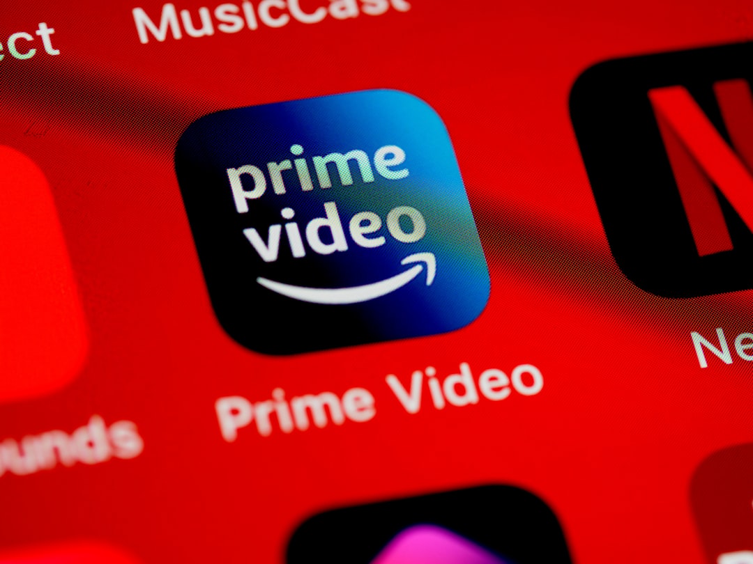 Ideal for Dorm Rooms: 32" Smart TV vs. Streaming Sticks