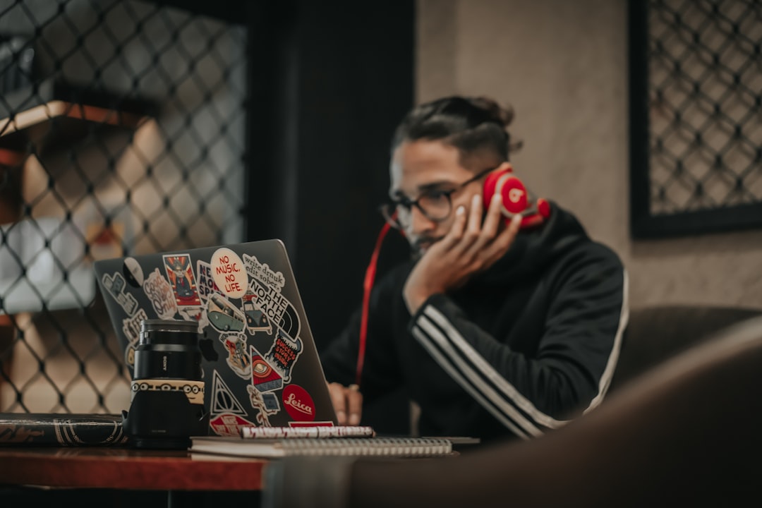 AI's Workplace Impact: Remote Workers vs. Creativity